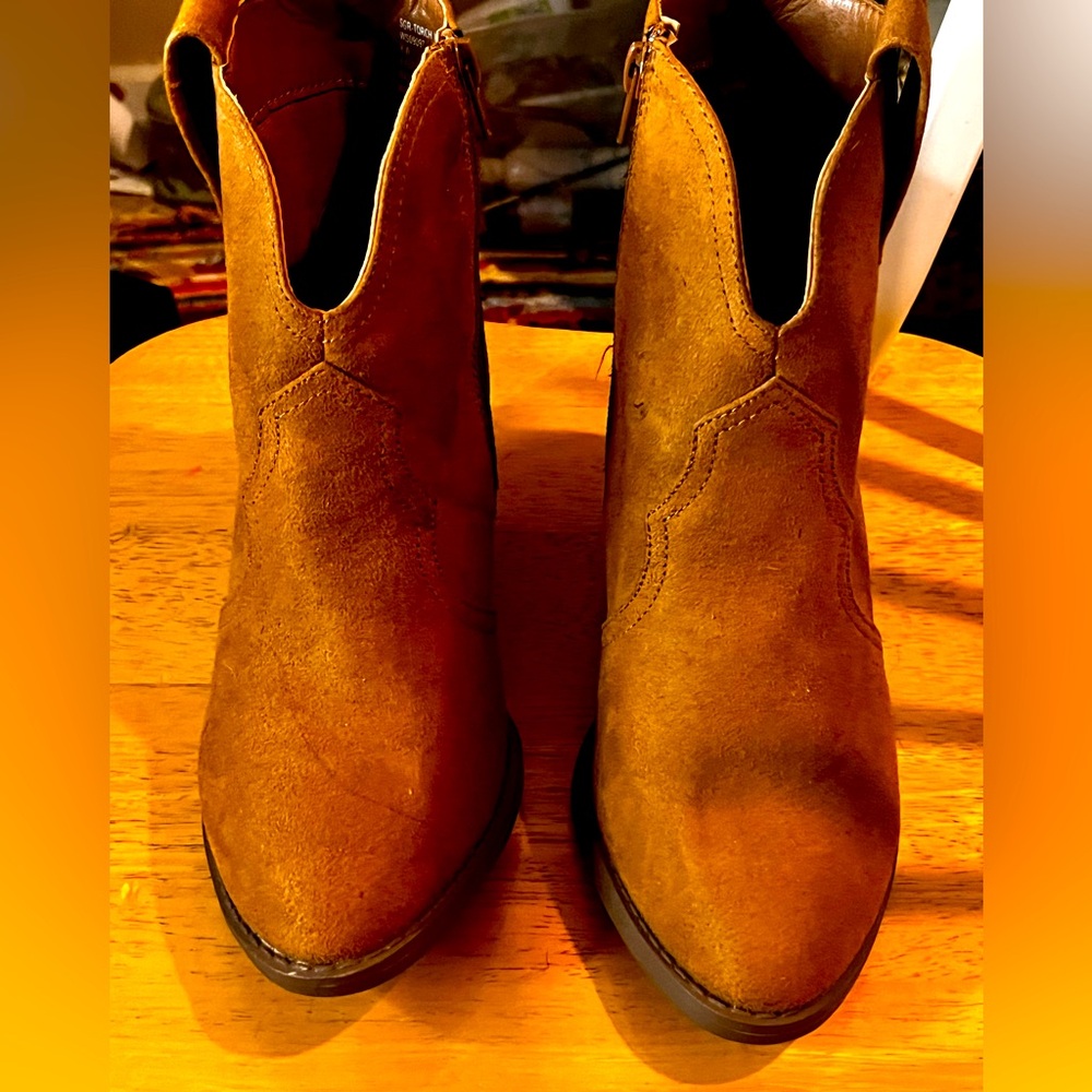 Womens sugar boutique size 8.5 westerm brown cow print ankle boots